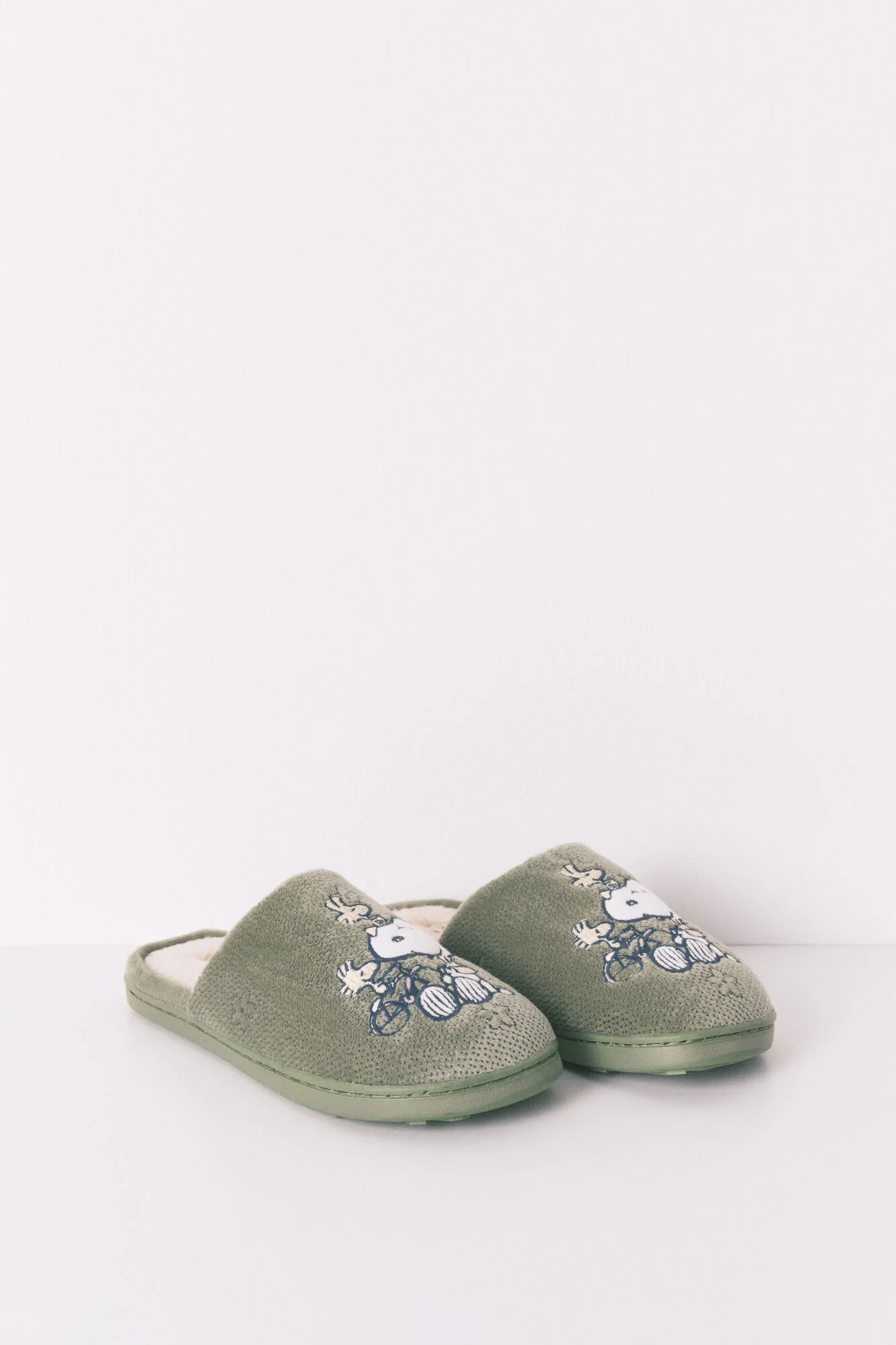 Snoopy dark khaki slippers - Image 4