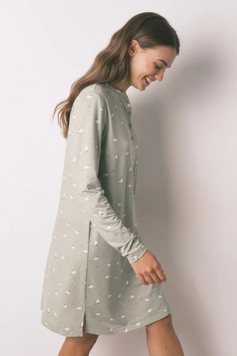Soft short nightgown nightgown
