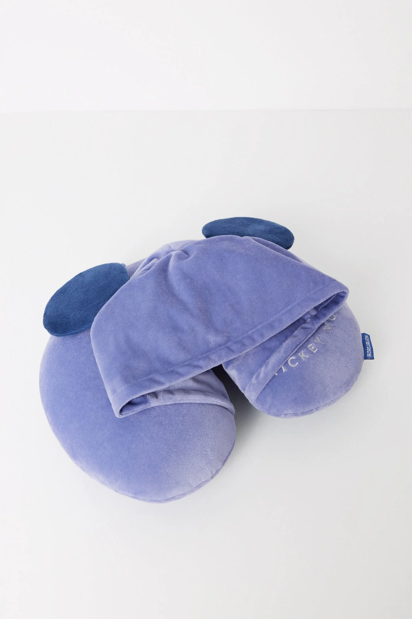 Soft touch travel cushion with Mickey beanie - Image 3