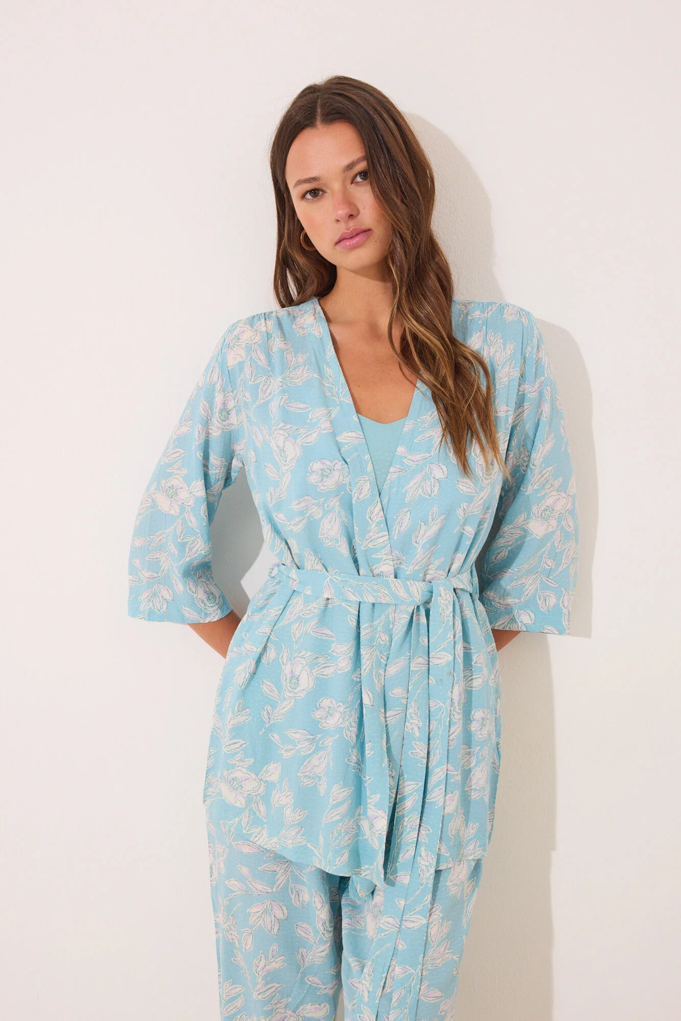 T-shirt, trouser and robe set - Image 6