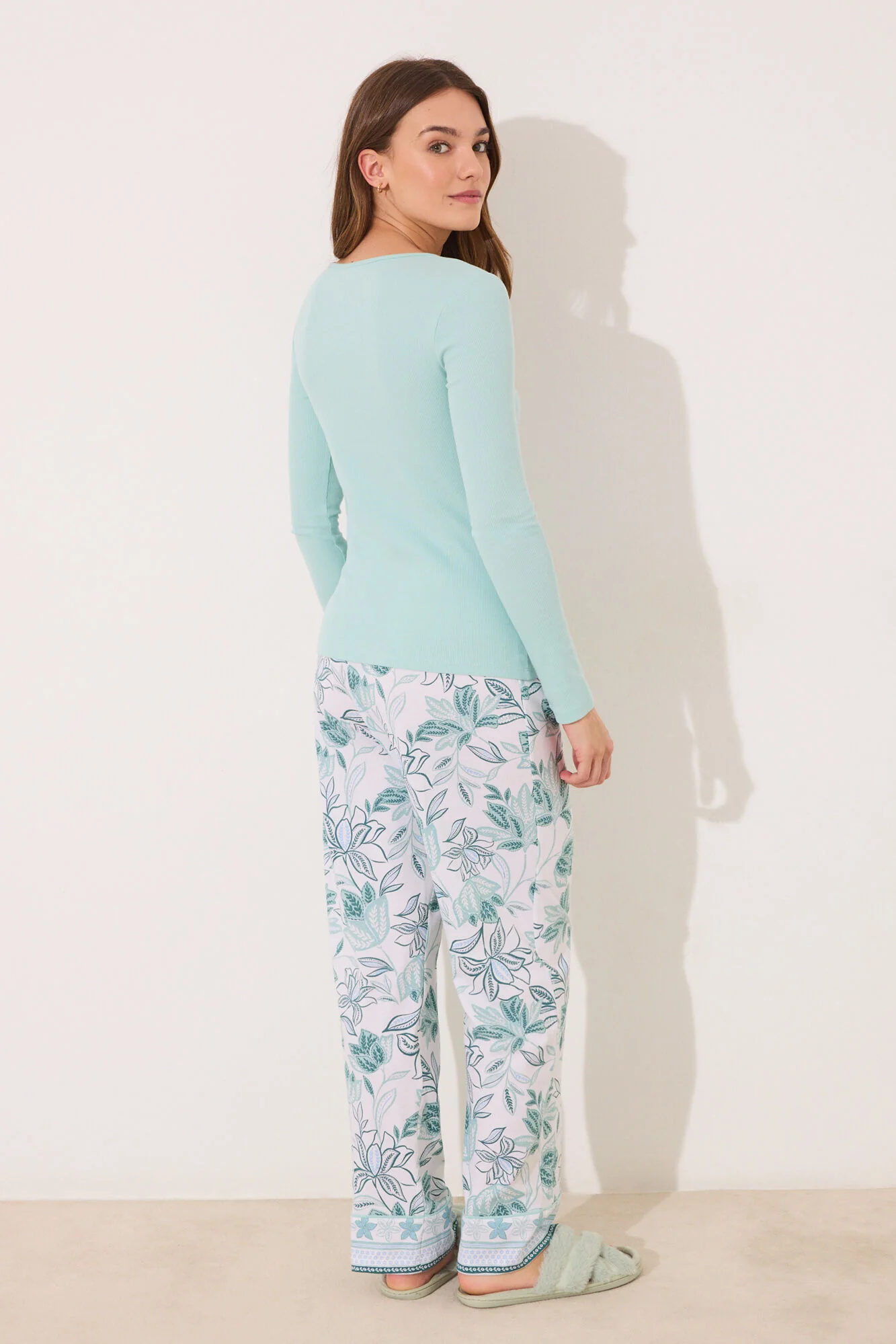 Turquoise green long pyjamas with flowers - Image 2