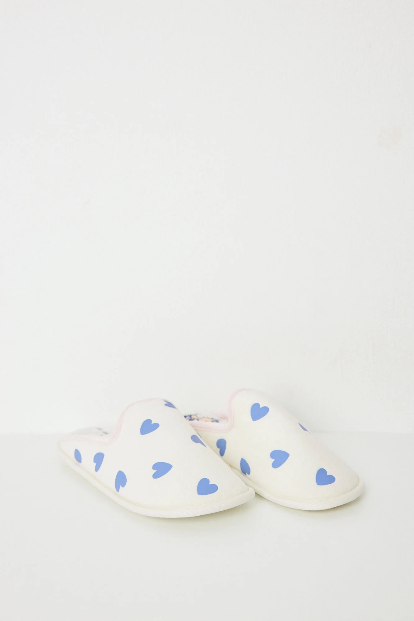 Velour heart slippers - Image 2