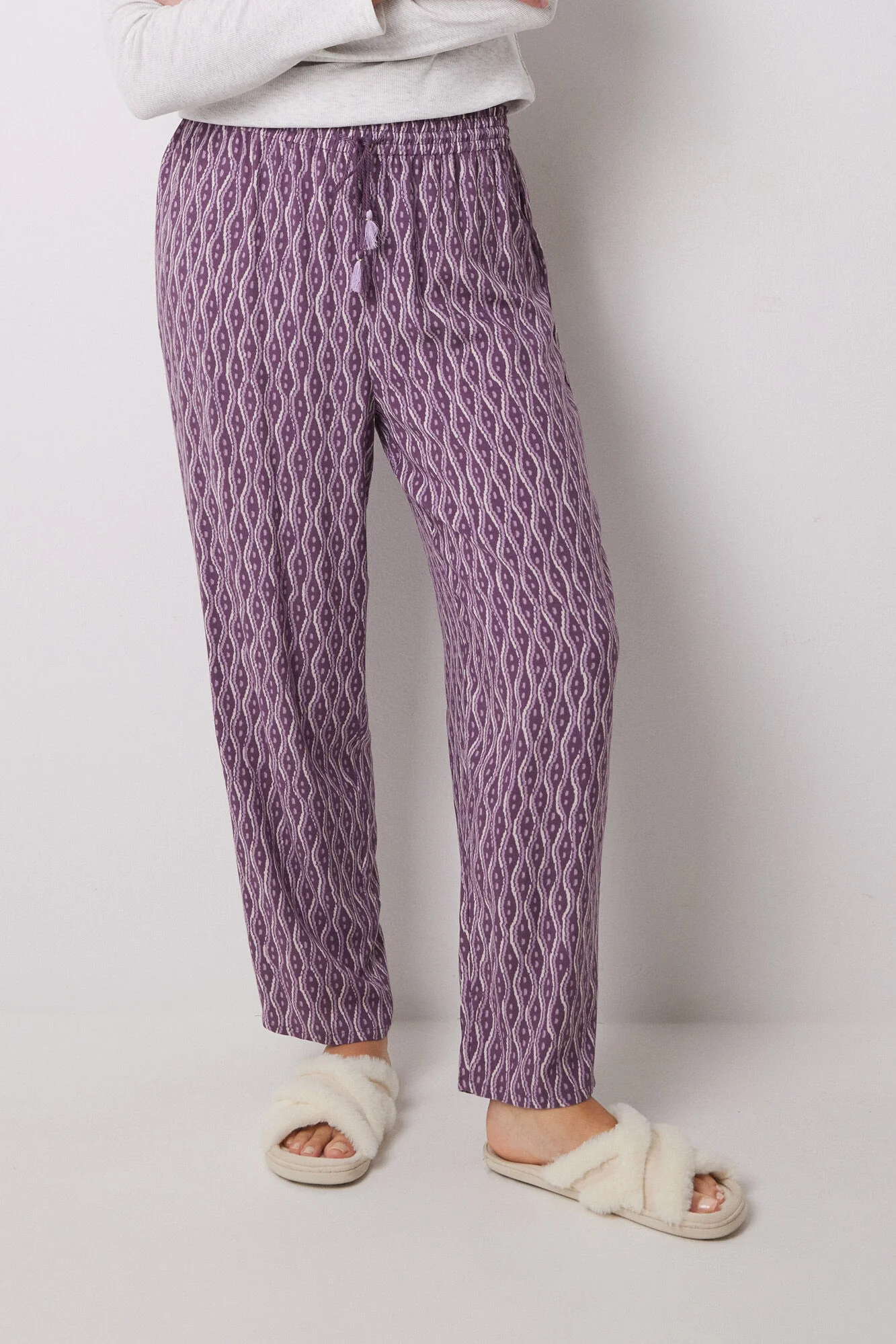 Viscose carrot trousers with ikat print