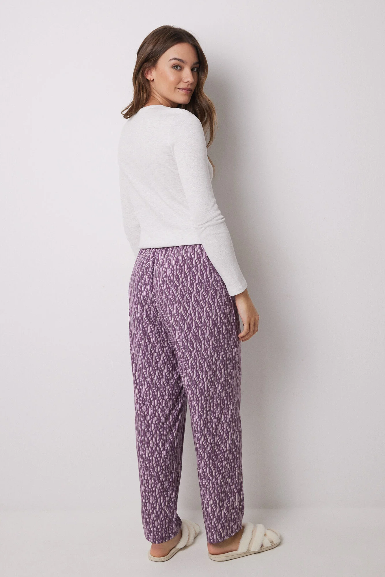Viscose carrot trousers with ikat print - Image 3