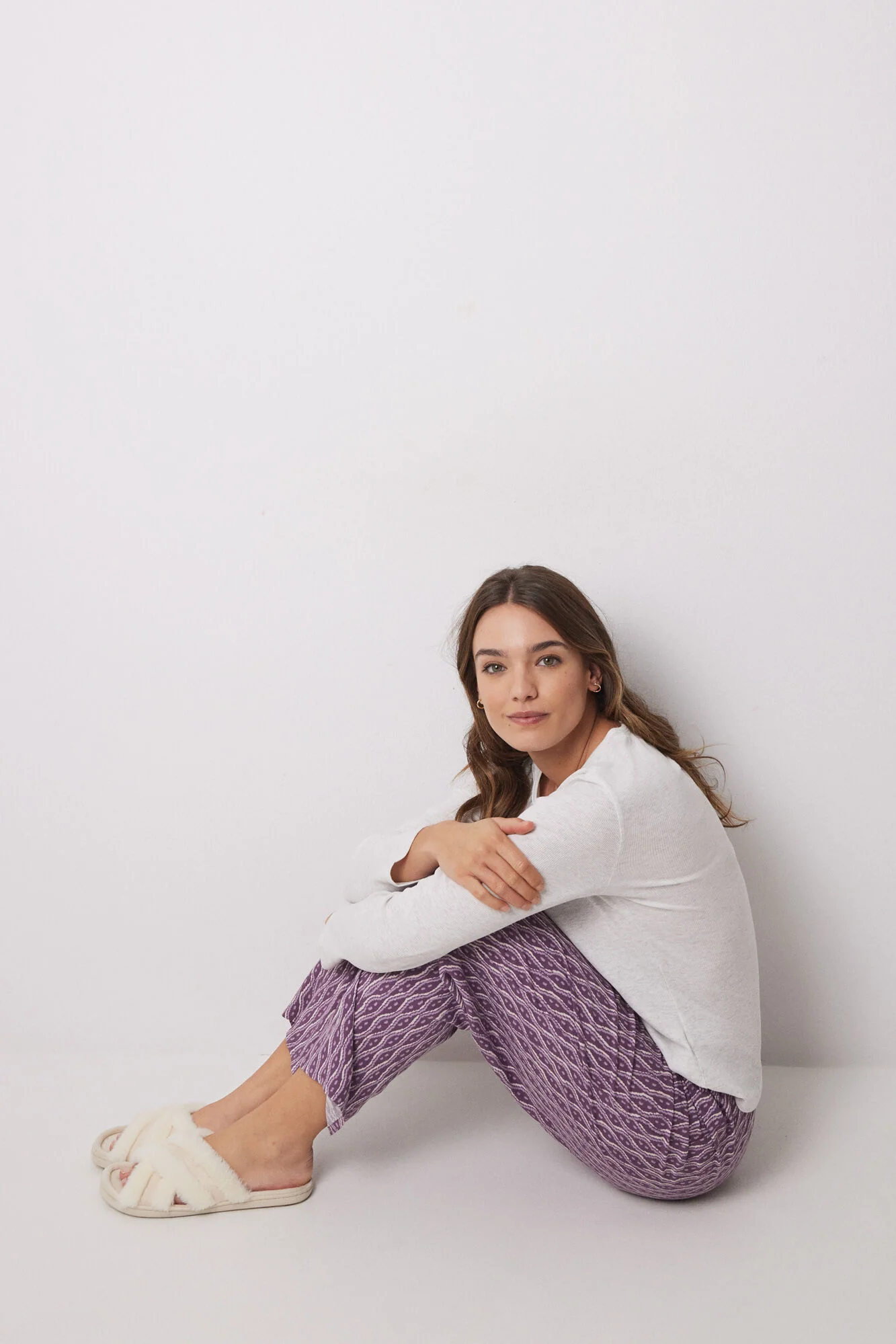 Viscose carrot trousers with ikat print - Image 5