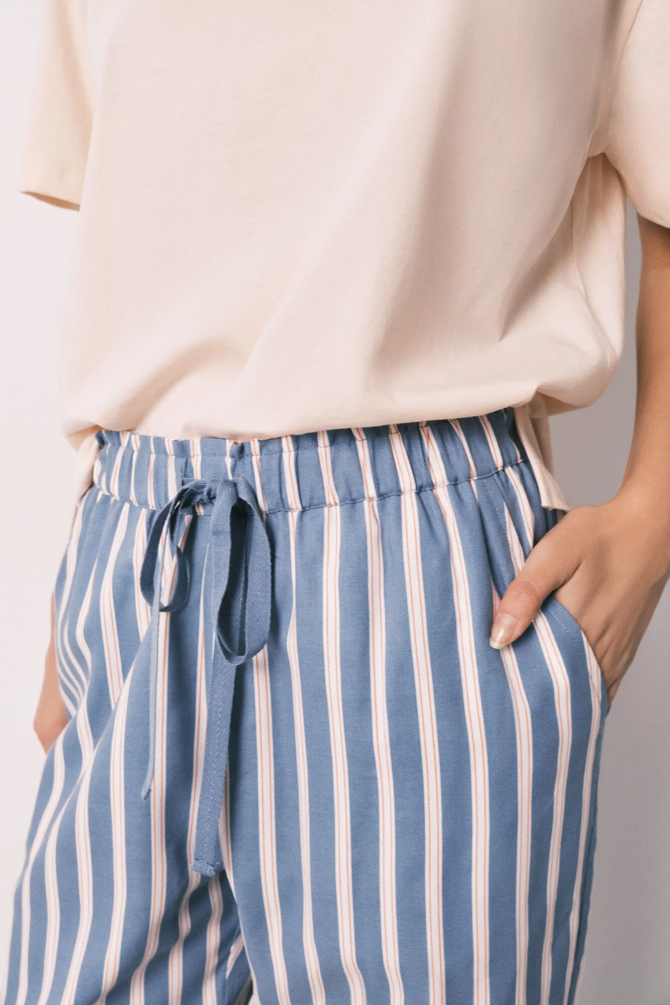 Viscose long trousers with striped print - Image 4