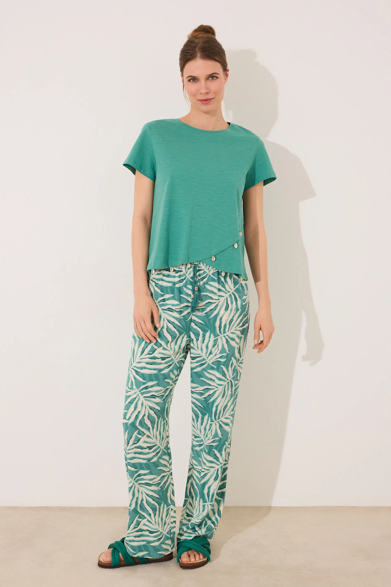 Viscose trouser with green leaf print - Image 5
