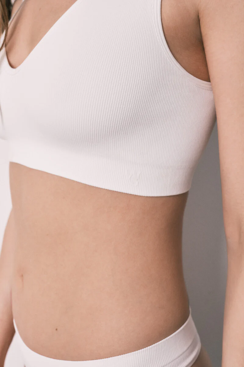 White clean cut plain halter top - Image 2