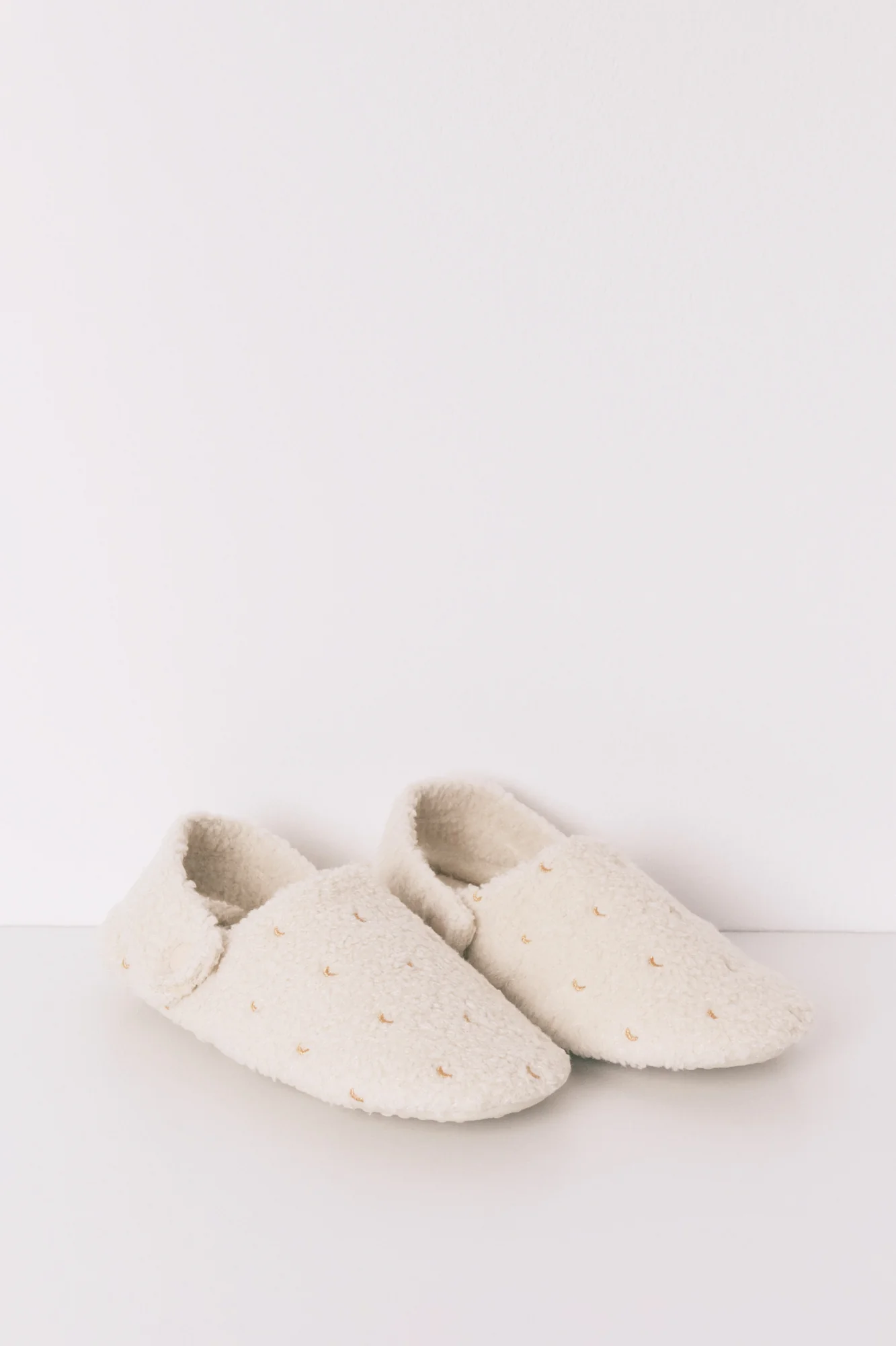 White glitter faux shearling slippers - Image 2