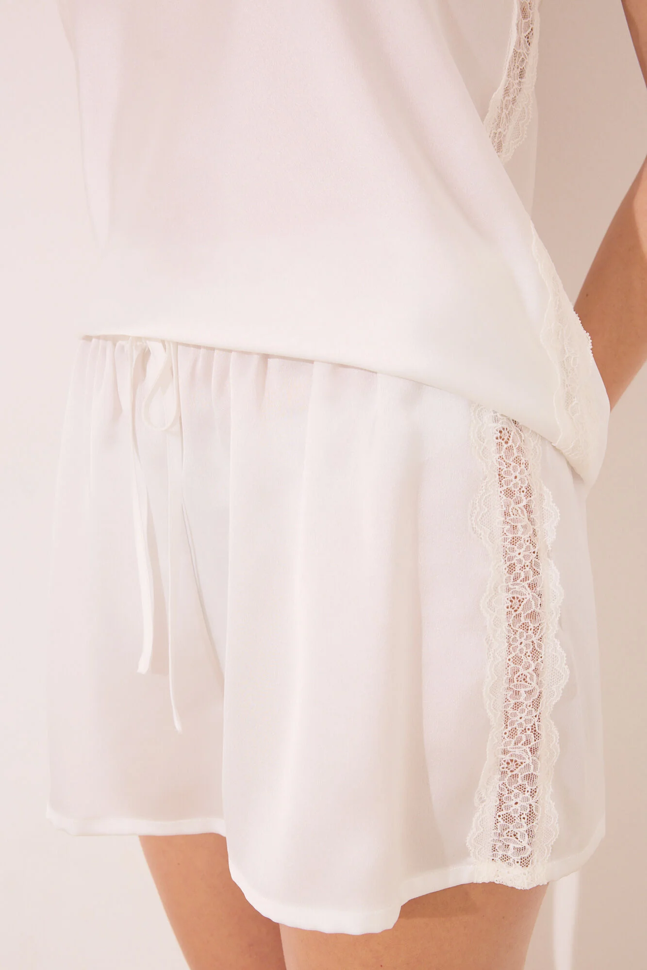 White short satin pyjamas - Image 5