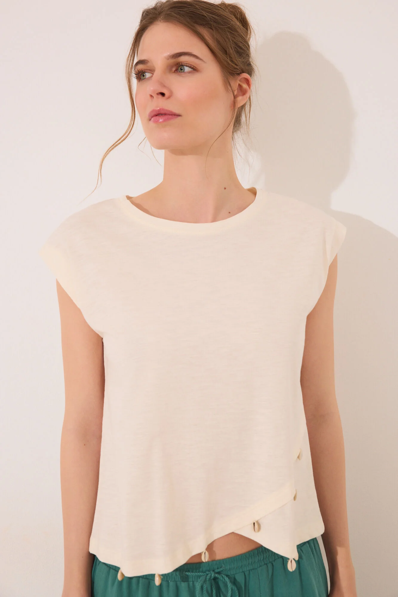 White sleeve T-shirt