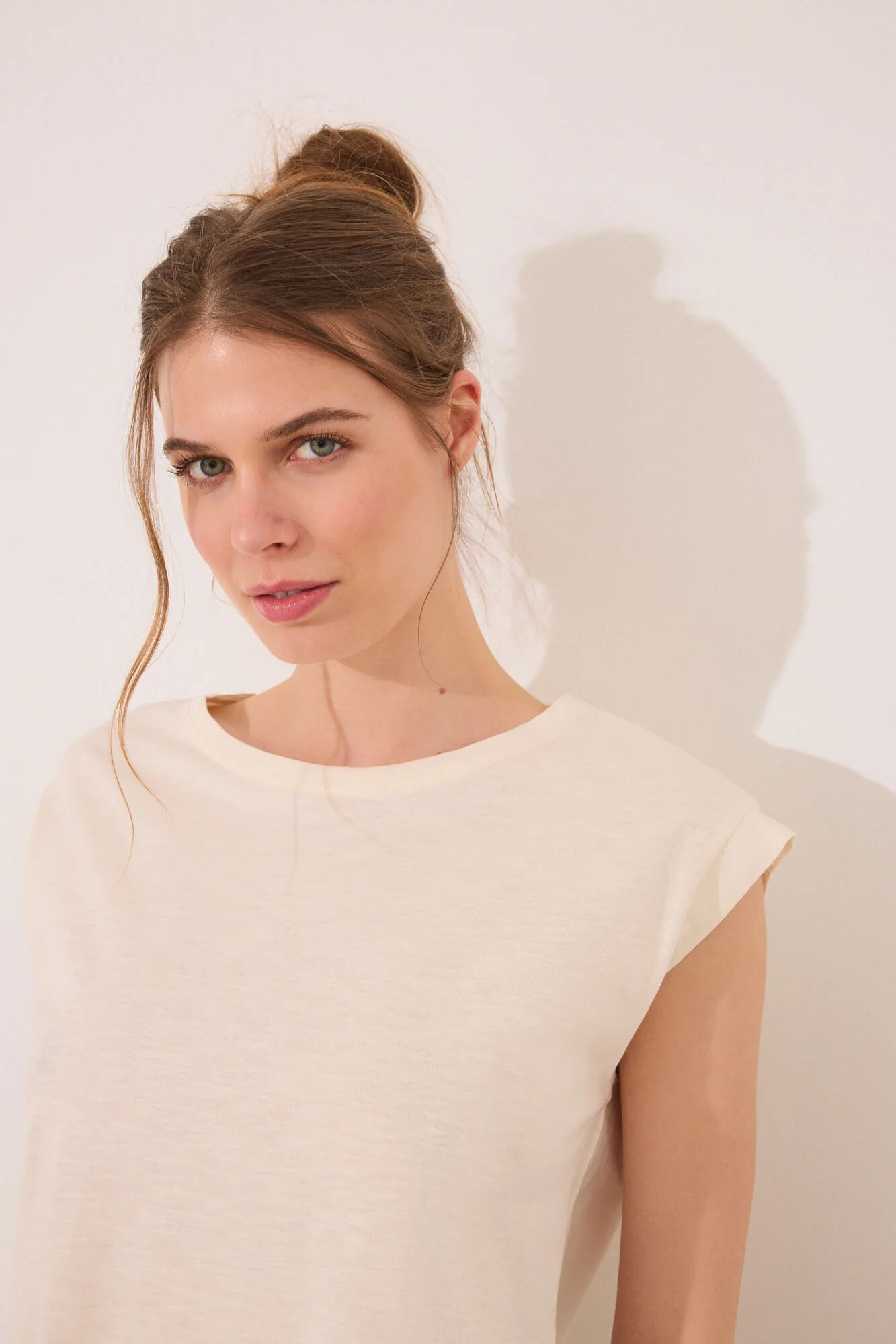 White sleeve T-shirt - Image 2