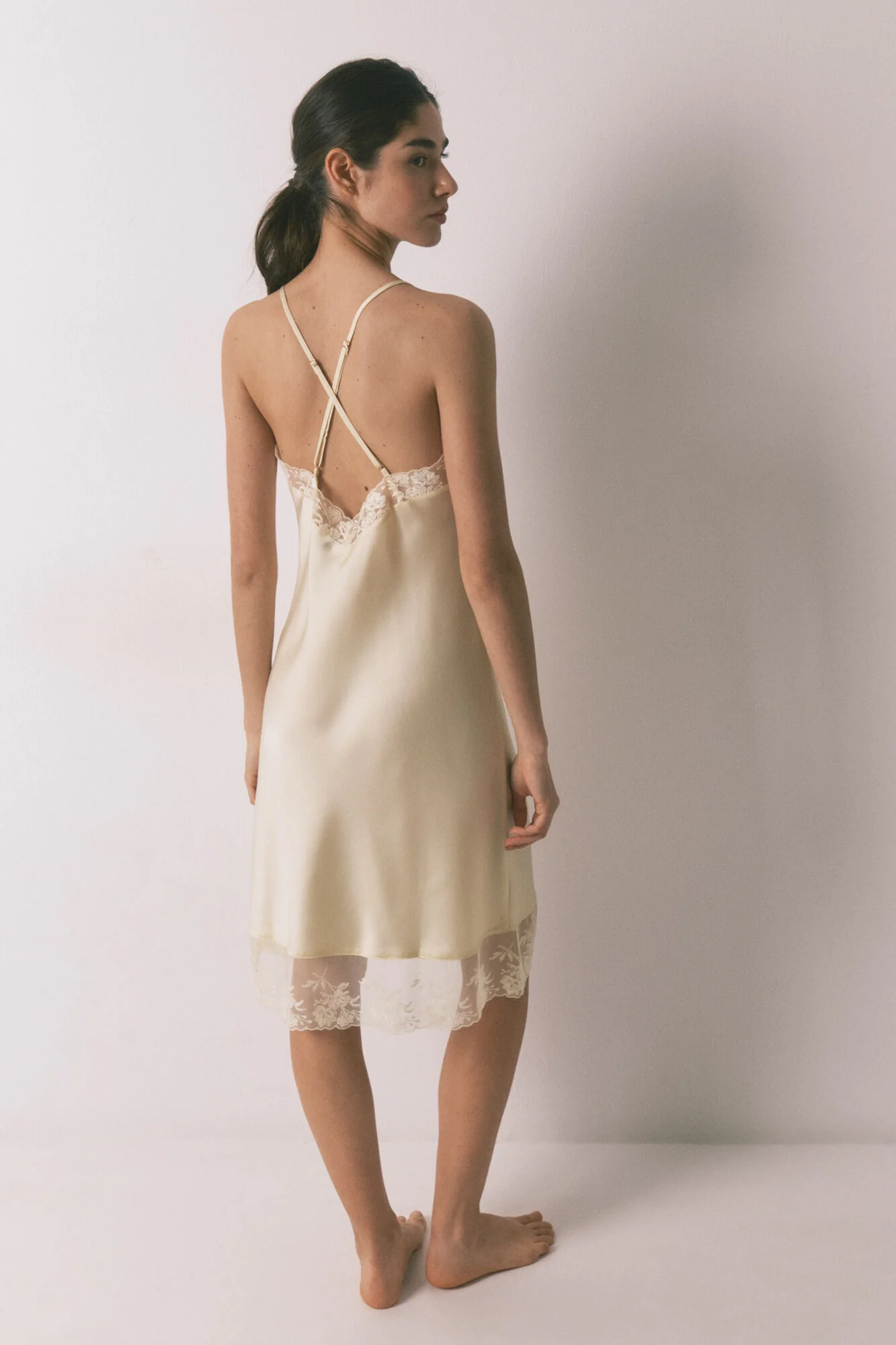 Yellow satin and lace short nightgown - Image 5