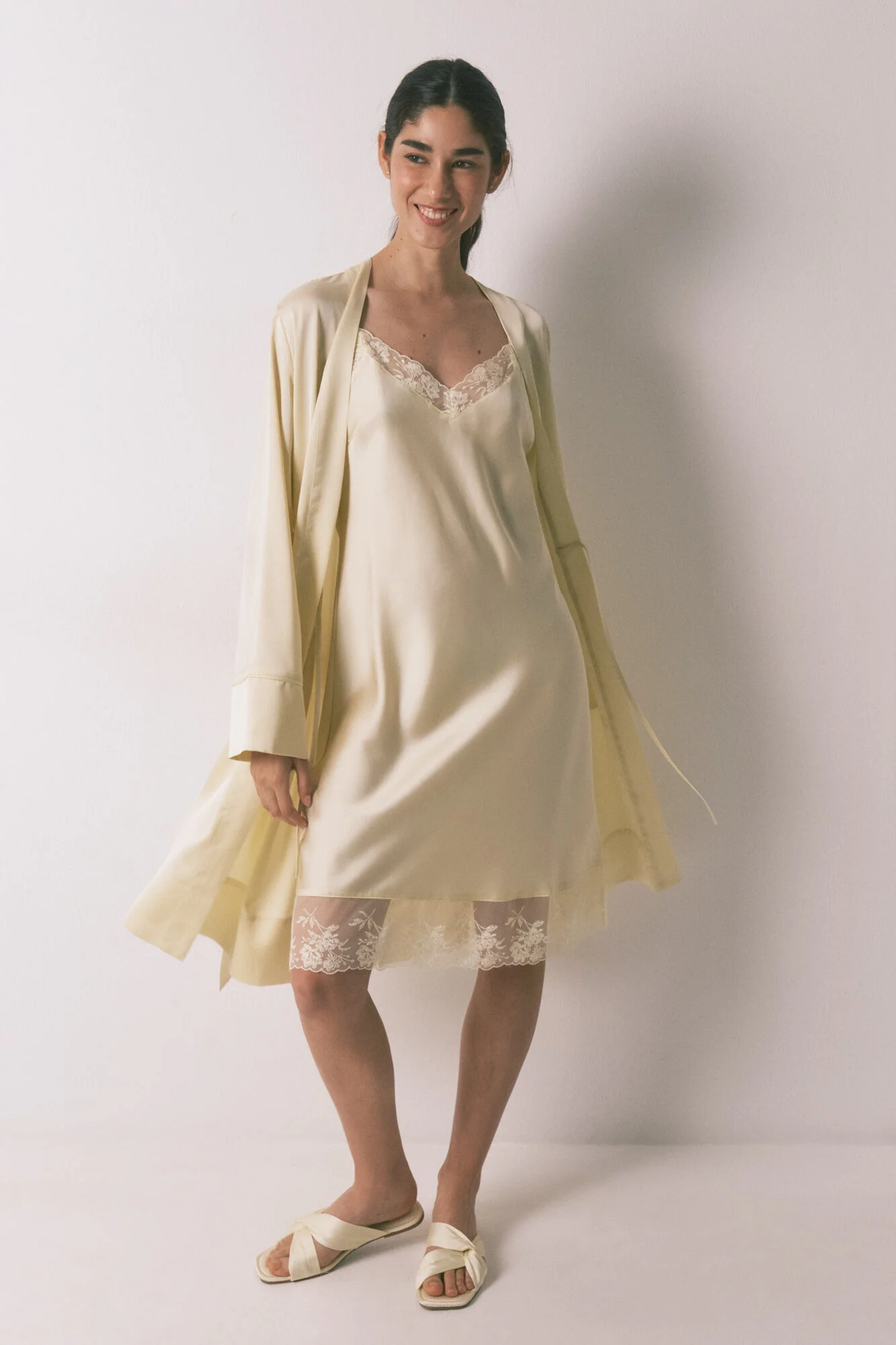 Yellow satin and lace short nightgown - Image 7