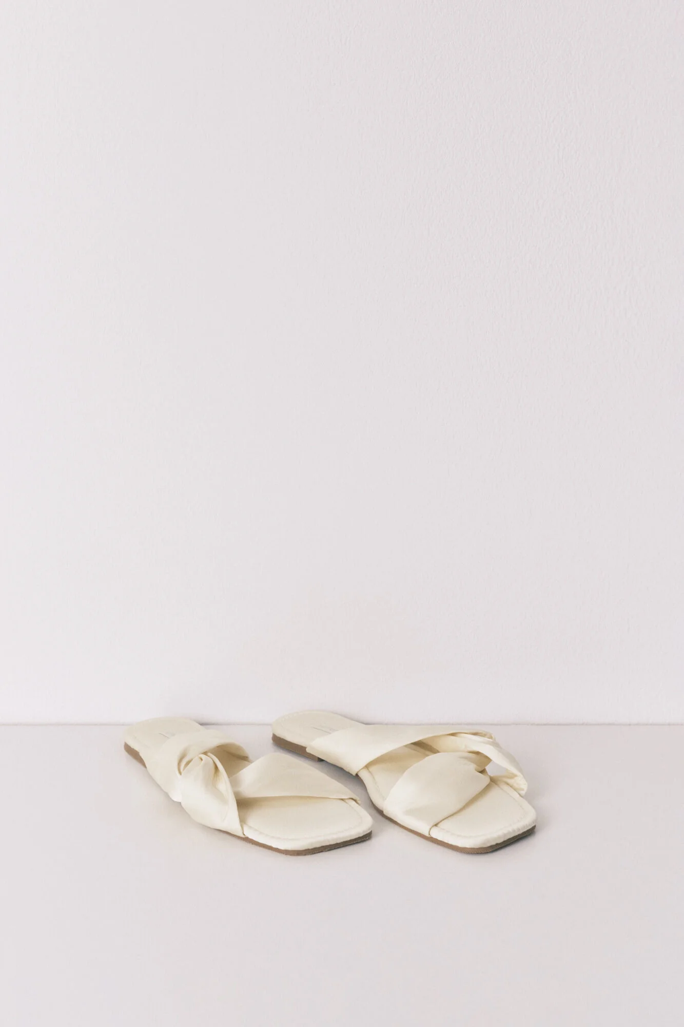 Yellow satin knot slippers - Image 4